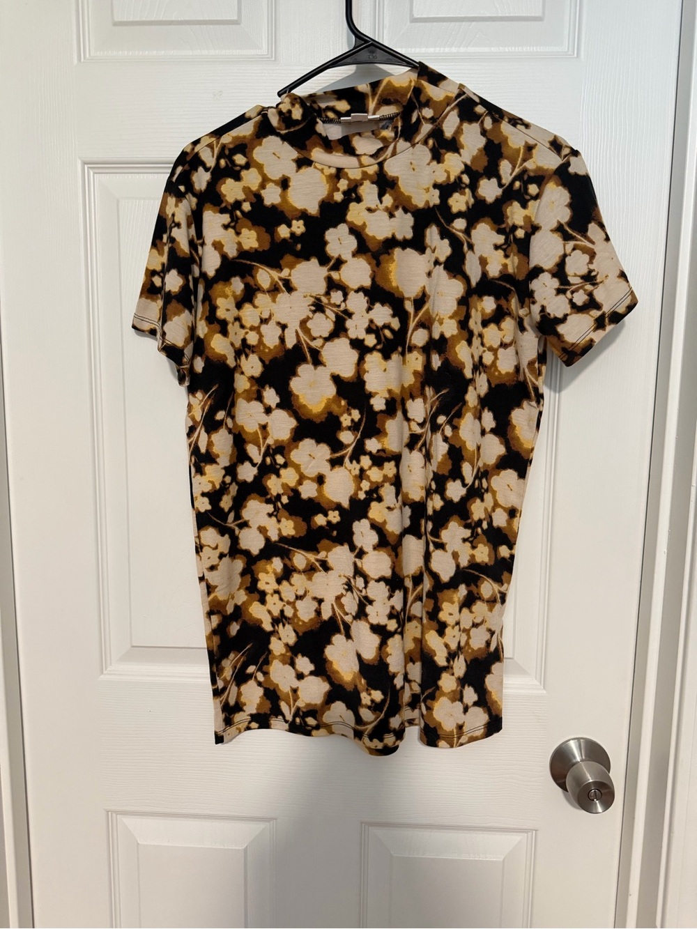 LuLaRoe Floral Short Sleeve Tee in Black and Gold Cream